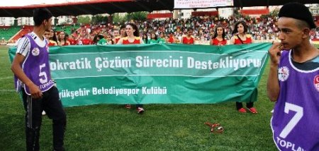 Biri şampiyon oldu diğeri düşmekten kurtuldu, dostluk kazandı