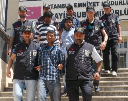 Biriktirdikleri paraları kaybeden arkadaşlarını döve döve öldürmüşler