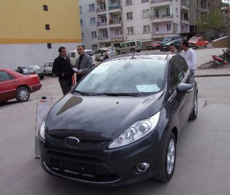 Birinci El Otomobiller Market Önünde Görücüye Çıktı