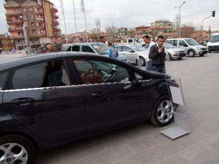 Birinci El Otomobiller Market Önünde Görücüye Çıktı