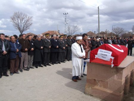 Birliğinde canına kıydığı iddia edilen asker, memleketinde toprağa verildi
