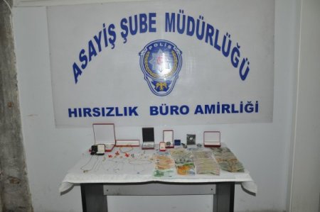 Birlik Başkanının Evinden Kasa Çalan Dört Kişi Yakalandı