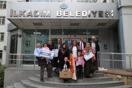 Bisiklet ve uçurtma şenliğinin hediyeleri dağıtıldı