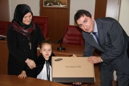 Bisiklet ve uçurtma şenliğinin hediyeleri dağıtıldı