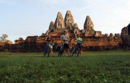 Bisikletle Asya'da 3 bin kilometre yol katettiler