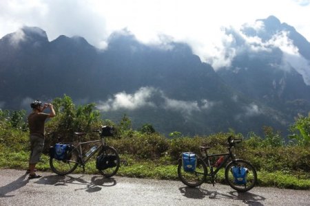 Bisikletle Asya'da 3 bin kilometre yol katettiler