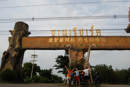 Bisikletle Asya'da 3 bin kilometre yol katettiler