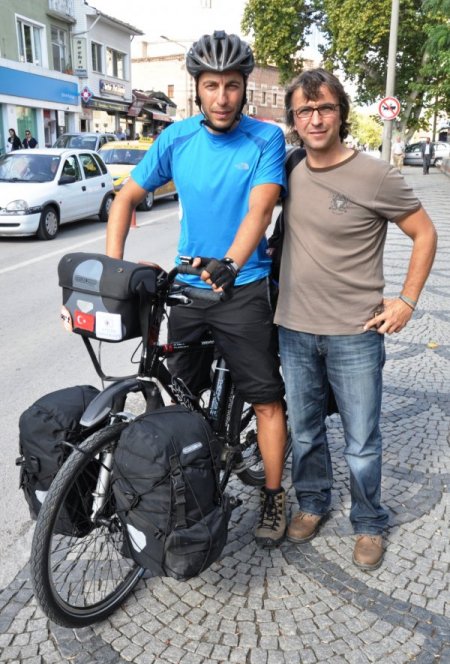 Bisikletle dünya turuna çıktı