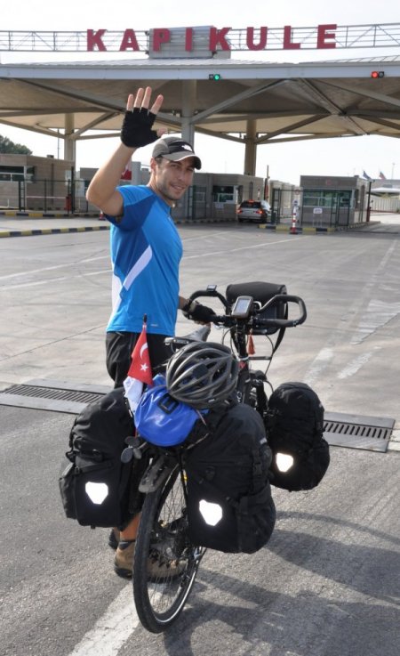 Bisikletle dünya turuna çıktı