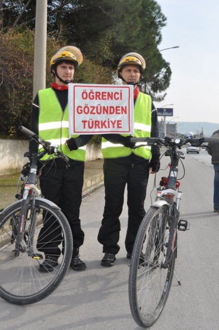 Bisikletle Türkiye turuna çıkan baba oğul İzmir'de