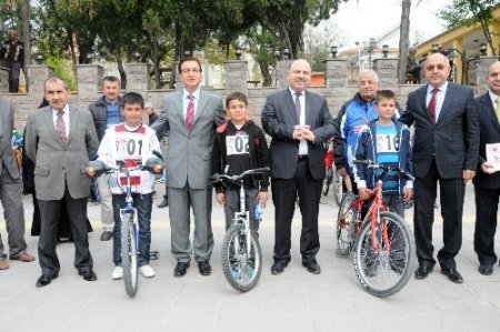 Bisikletler, 23 Nisan için yarıştı