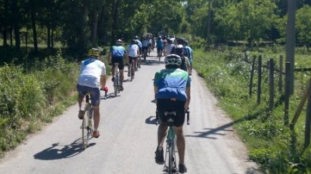 Bisikletseverlerin doğada bisiklet keyfi