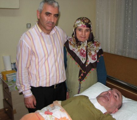 Bitkisel hayattaki babasına 7 yıldır gözü gibi bakıyor
