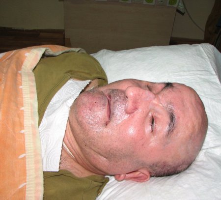 Bitkisel hayattaki babasına 7 yıldır gözü gibi bakıyor