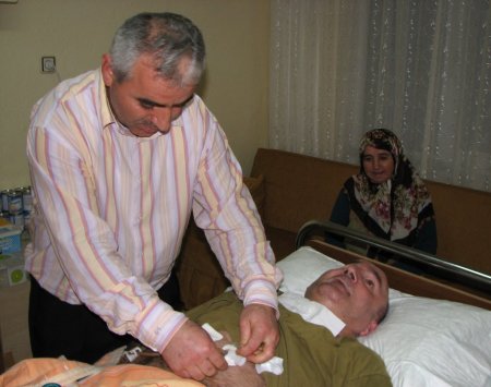 Bitkisel hayattaki babasına 7 yıldır gözü gibi bakıyor