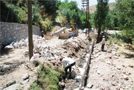 Bitlis Belediyesi, Fatih Sultan Caddesi'nde Yol Genişletme Çalışmaları Başladı