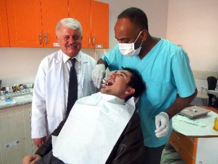 Bitlis Diş Hastanesi, 22 hekimle 24 saat hizmet veriyor