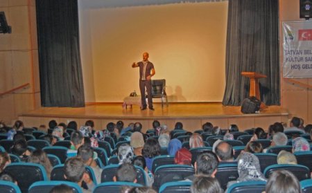 Bitlis emniyetinden çocuklar için stand up gösterisi