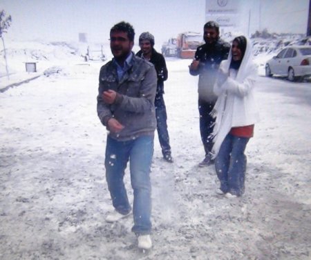 Bitlis'e kar yağdı, gençler Gangam Style dansı yaptı