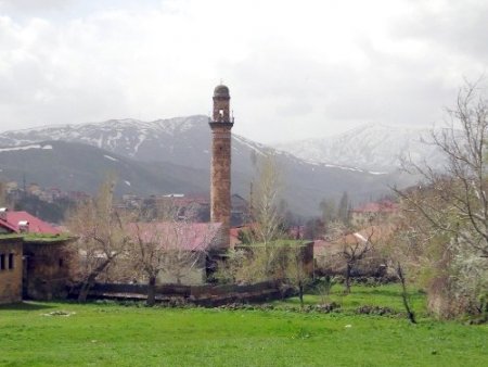 Bitlis’e nisan karı sürprizi