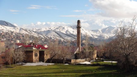 Bitlis’in 5 minaresi her mevsim ayrı güzel