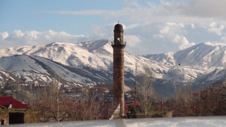 Bitlis’in 5 minaresi her mevsim ayrı güzel