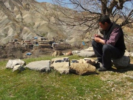 Bitlisli köylüler, GSM sinyalini dağda arıyor