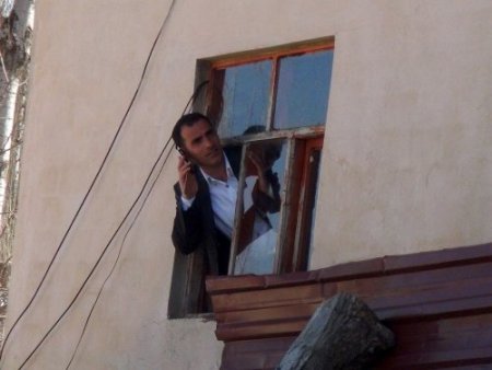 Bitlisli köylüler, GSM sinyalini dağda arıyor