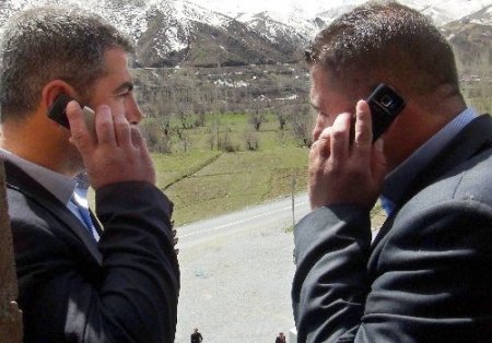 Bitlisli köylüler cami minaresinde şebeke arıyor