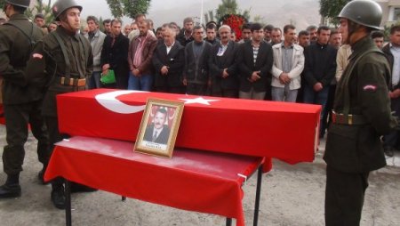 Bitlisli şehit korucular ebediyete uğurlandı