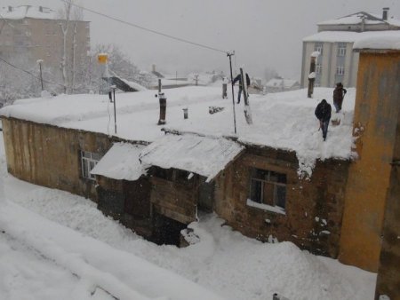 Bitlis’te 200 köy yolu ulaşıma kapandı
