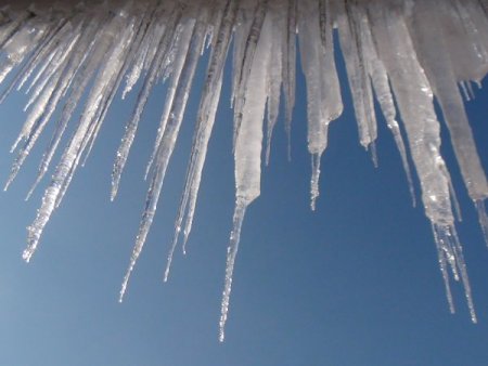 Bitlis'te 3 metrelik buz sarkıtları oluştu