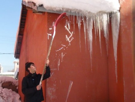 Bitlis'te 3 metrelik buz sarkıtları oluştu