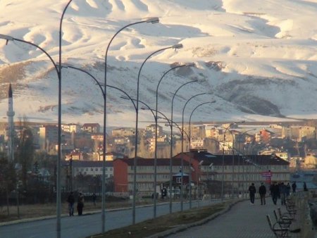 Bitlis’te 4 mevsim bir arada yaşanıyor