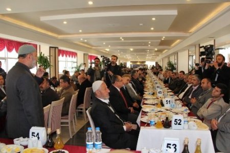 Bitlis’te eller semaya barış için kalktı