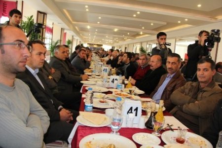 Bitlis’te eller semaya barış için kalktı