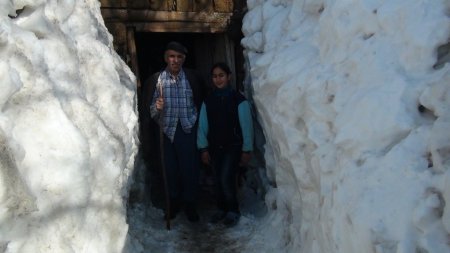 Bitlis’te evlere ulaşım kar tünelleriyle sağlanıyor