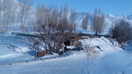 Bitlis’te evlere ulaşım kar tünelleriyle sağlanıyor