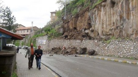 Bitlis’te göçük: Bitlis – Tatvan karayolu trafiğe kapandı (2)