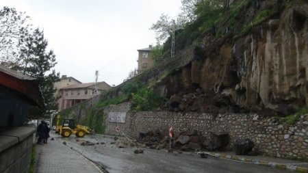 Bitlis’te göçük: Bitlis – Tatvan karayolu trafiğe kapandı (2)