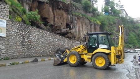 Bitlis’te göçük: Bitlis – Tatvan karayolu trafiğe kapandı (2)