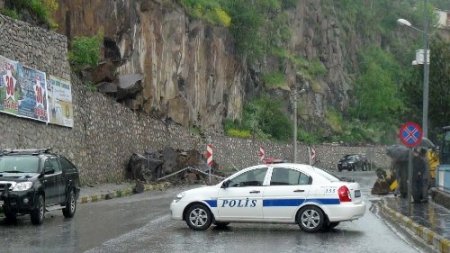 Bitlis’te göçük: Bitlis – Tatvan karayolu trafiğe kapandı (2)