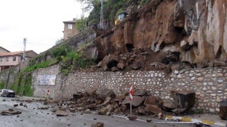 Bitlis’te göçük: Bitlis – Tatvan karayolu trafiğe kapandı (2)