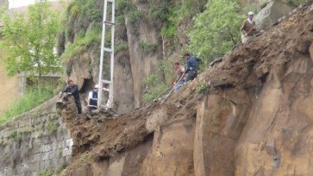 Bitlis’te göçük: Bitlis – Tatvan karayolu trafiğe kapandı (2)