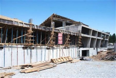 Bitlis’te hal binası inşaatı çöktü: Biri ağır 4 yaralı (FOTOĞRAF)