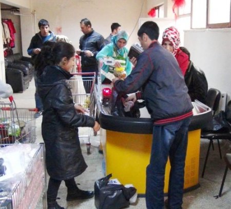 Bitlis'te ihtiyaç sahibi ailelere sosyal marketten ücretsiz alışveriş imkanı