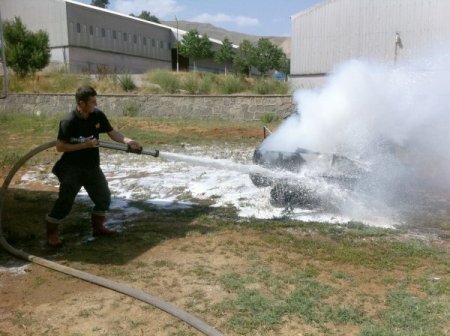 Bitlis'te İtfaiye Erleri Araç Yangını Tatbikatı Yaptı