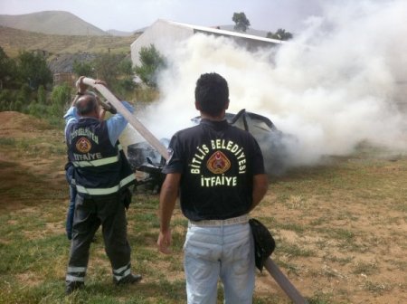 Bitlis'te İtfaiye Erleri Araç Yangını Tatbikatı Yaptı