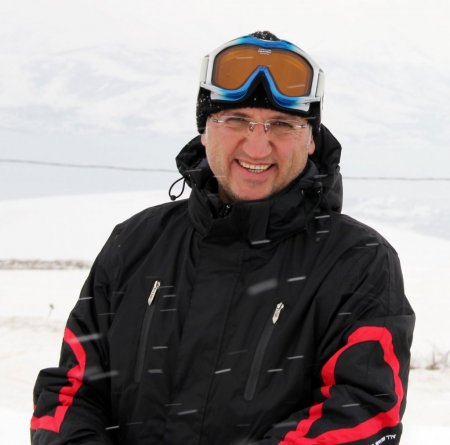 Bitlis’te kapalı köy yolarında karla mücadele devam ediyor