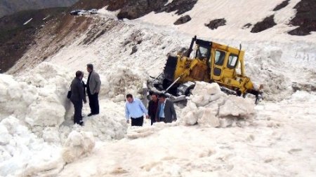 Bitlis'te kar nedeniyle 7 aydır kapalı olan son 2 köy yolu daha açılıyor